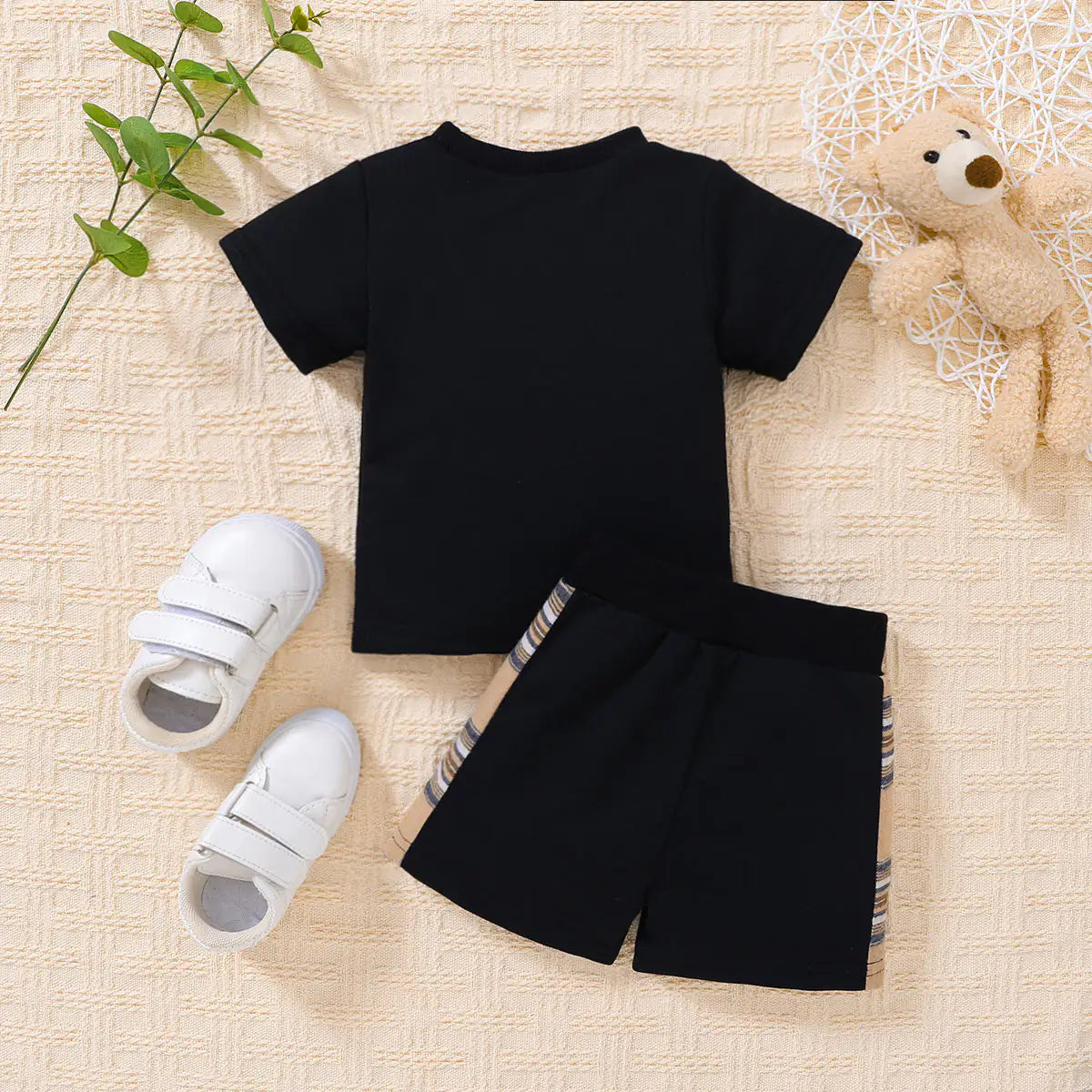 1 Baby Bear Graphic Round Neck Tee and Short Set